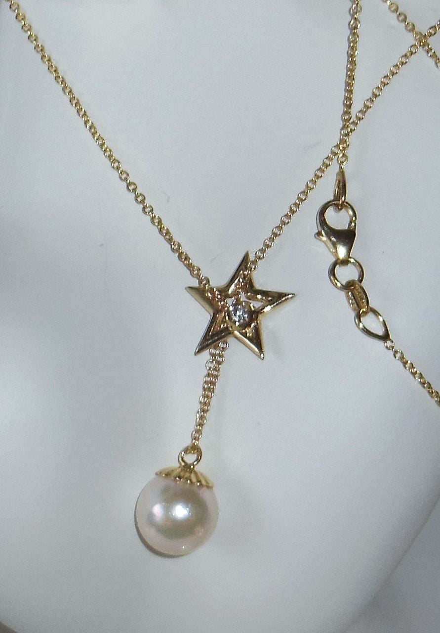 Delicate Star, Diamond & Akoya Pearl necklace in 14K Gold