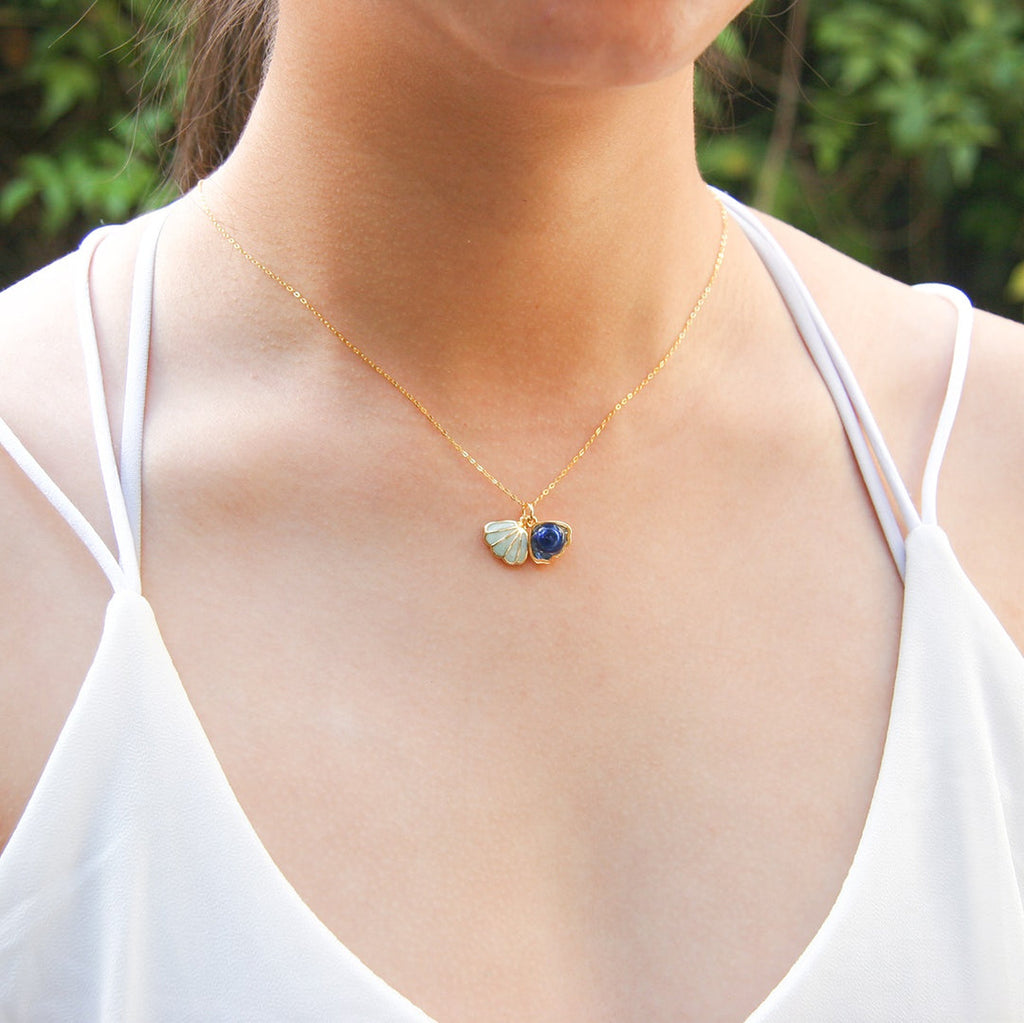 NNEDSZ Gift Box - Aroma Necklace 925 Silver, Gold coated - Green Shell Ocean Depth (Dark Blue) + Purify Oil Blend